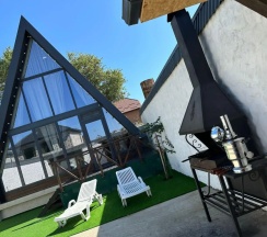 Четырёхместный коттедж Standard в Friends House