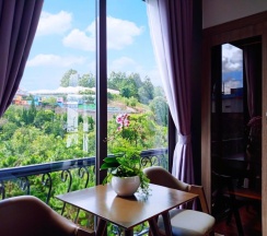 Двухместный номер Standard с видом на горы двуспальная кровать в Amia Hotel
