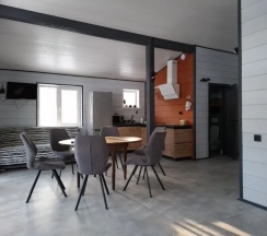 Коттедж с 2 комнатами с балконом в Фортуна