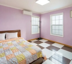 Коттедж с 3 комнатами с балконом в Daebudo Fullhouse Pension