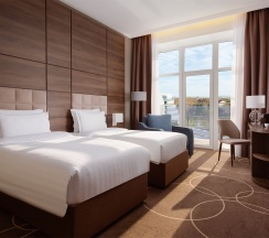 Номер Deluxe с балконом и видом на бассейн - с 2 односпальными кроватями в Movenpick Resort&SPA Anapa Miracleon
