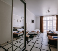 Полулюкс четырехместный с балконом в Космос