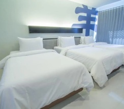 Трёхместная студия Deluxe в Baba House Phuket Hotel