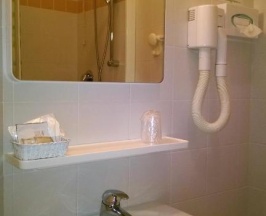 Четырёхместный номер Standard с красивым видом из окна в Hotel Capri