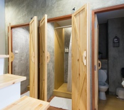 Кровать в общем номере в Barn and Bed Hostel