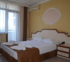 Двухместный номер Standard с балконом двуспальная кровать в Ayvalik Palas Hotel