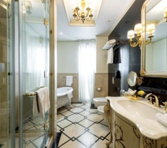 Семейный люкс с красивым видом из окна в Rixos Khadisha Shymkent