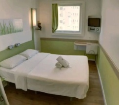 Двухместные апартаменты Standard двуспальная кровать в ibis budget BH Afonso Pena Savassi