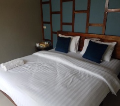 Двухместный номер Standard с балконом двуспальная кровать в Slow Life Sabaidee Pai Bed & Breakfast