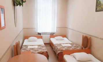 Кровать в 3-местном общем номере в Smart Hotel KDO Киров