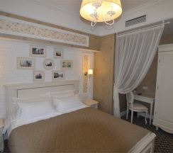 Junior в Hotel voyage