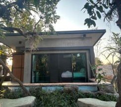 Двухместный номер Standard с видом на сад двуспальная кровать в Uthaithani Resort