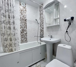 Четырёхместные апартаменты с 2 комнатами с балконом в Apartdzr