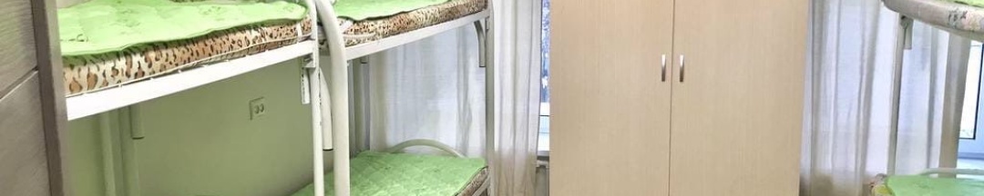 Кровать в общем номере в Ромашка