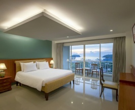 Двухместный клубный номер Executive с видом на море двуспальная кровать в Chanalai Flora Resort, Kata Beach