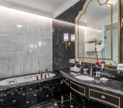 Делюкс Кинг с видом во внутренний двор в Lotte hotel St.Petersburg