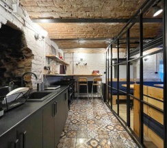 Семейный номер с мини-кухней и собственной ванной комнатой “Джоан” в Bookcase Hotel&Hostel