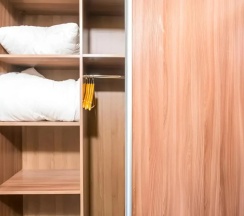 Коттедж с балконом и с видом на озеро в Горное озеро