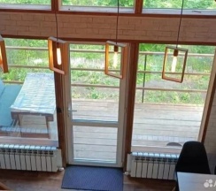 Коттедж с балконом и с красивым видом из окна в Garden hills