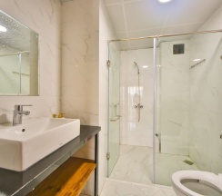 Двухместный номер Comfort c 1 комнатой двуспальная кровать в Lakeside House - Hanoi