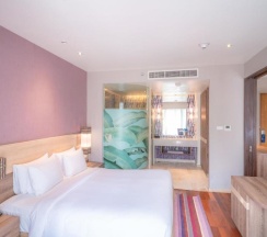 Двухместный люкс c 1 комнатой двуспальная кровать в Holiday Inn Express Phuket Patong Beach Central by IHG