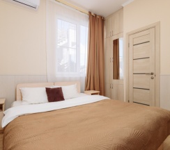 Стандарт с двуспальной кроватью и кухней ( на два номера ) для 2 гостей в Дельфин парк