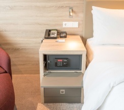 Двухместный номер для некурящих Corner Guest двуспальная кровать в Hampton by Hilton Frankfurt City Centre East