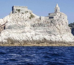 Коттедж в T T house