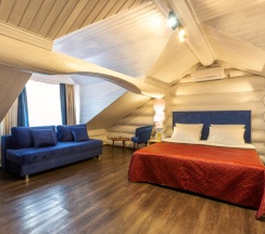 3. Улучшеный номер с двуспальной кроватью и диваном в Усадьба Маанселька