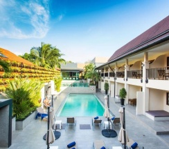 Двухместный номер Deluxe с видом на бассейн двуспальная кровать в Отель Naiya Buree Boutique Resort