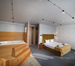 Комфортабельный Люкс с джакузи в Loft Boutique Hotel