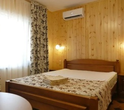 Четырёхместный номер Standard с балконом в Гагра