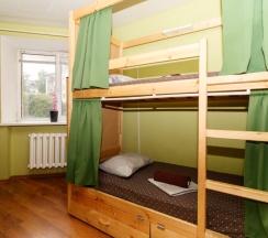 Женский 6-ти местный номер. Верхнее - 3 места в НАШ хостел