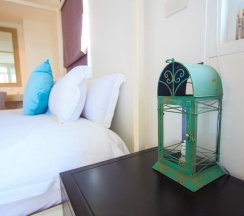 Двухместный люкс с балконом двуспальная кровать в De Pastel Hotel