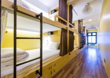 Кровать в общем номере в Matchbox Bangkok Hostel