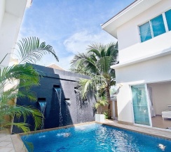Вилла с 5 комнатами с видом на бассейн в Tropicana Pool Villa