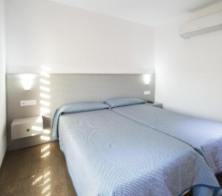Двухместный номер Standard двуспальная кровать в Hostal Drassanes