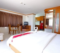 Двухместный номер Superior с видом на бассейн двуспальная кровать в Phu View Talay Resort