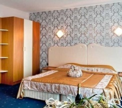 Двухместный номер Standard с балконом и с видом на море двуспальная кровать в Sirius Beach Hotel & SPA