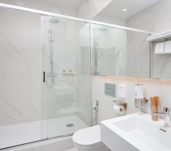 Номер делюкс стандарт в AurA City Hotel