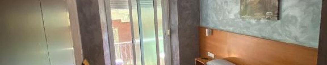 Двухместный номер Standard с балконом 2 отдельные кровати в Hostal Drassanes