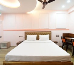 Двухместный номер Deluxe с балконом двуспальная кровать в Hotel Sushree International