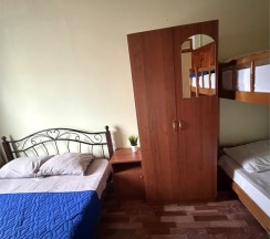 Четырехместный семейный номер в День-Ночь