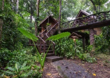 Двухместный Tree House с видом на сад двуспальная кровать в Art's Riverview Lodge