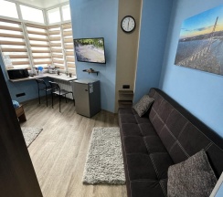 Номер делюкс семейный с 1 односпальной и 1 двуспальной кроватью в Pallada