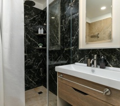 4-местные апартаменты люкс с балконом, вид на горы (#135) в Geo Apart