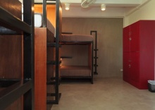 Кровать в общем номере с красивым видом из окна в Kama Bangkok - Boutique Bed & Breakfast - Hostel