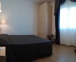 Одноместный номер Standard двуспальная кровать в Hotel Caravelle & Minicaravelle
