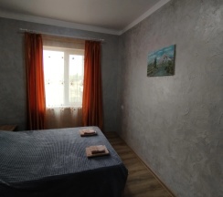 Семейный коттедж с балконом в У пруда