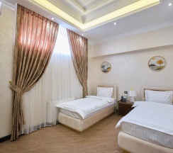Семейный люкс с балконом в Бутик-Отель East Star Hotel